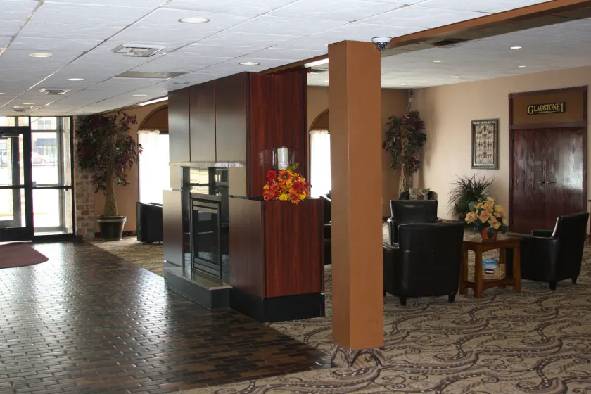 Gladstone Inn and Suites - Image 1