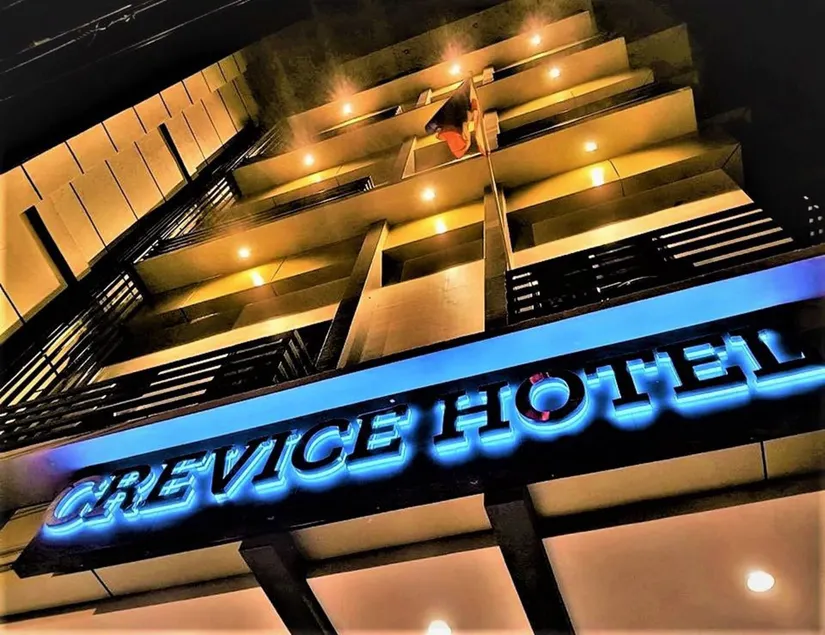 CREVICE HOTEL - Image 1