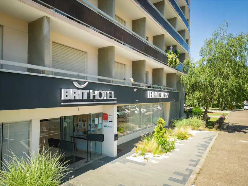 Brit Hotel Le Parc Vichy - Image 1