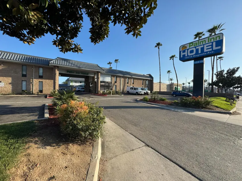 Palm Inn Hotel near Tyler Mall Riverside - Image 1