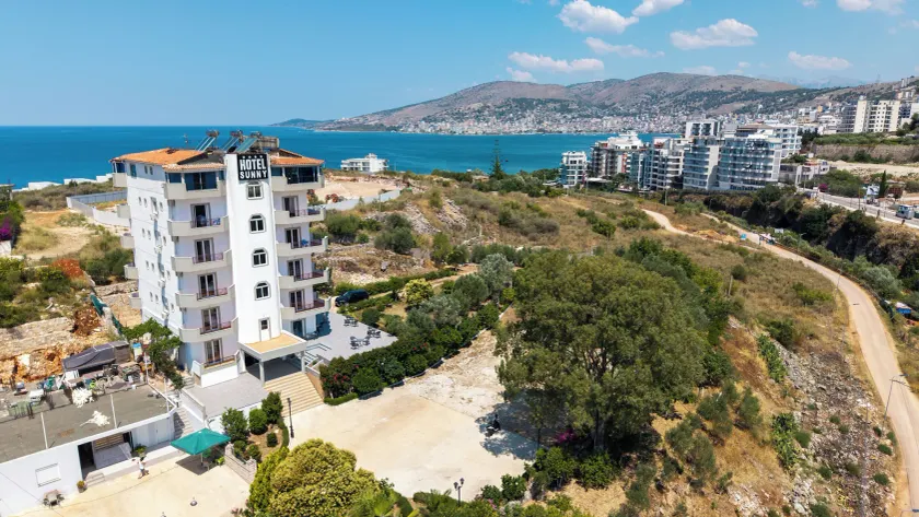 Sunny Hotel - Image 1