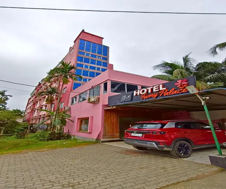 Hotel Famy Palace - Image 1