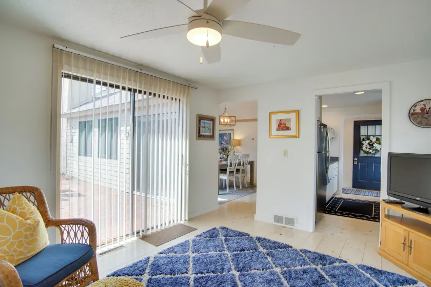 2 Mi to Beach: Charming Cape Cod Home w/ Patio! - Interiør