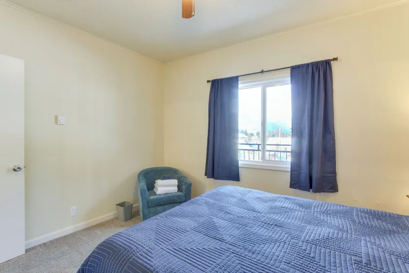 Oregon Getaway by Willamette National Forest! - Room