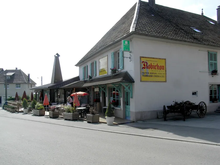 Logis Hôtel Restaurant Robichon - Image 1