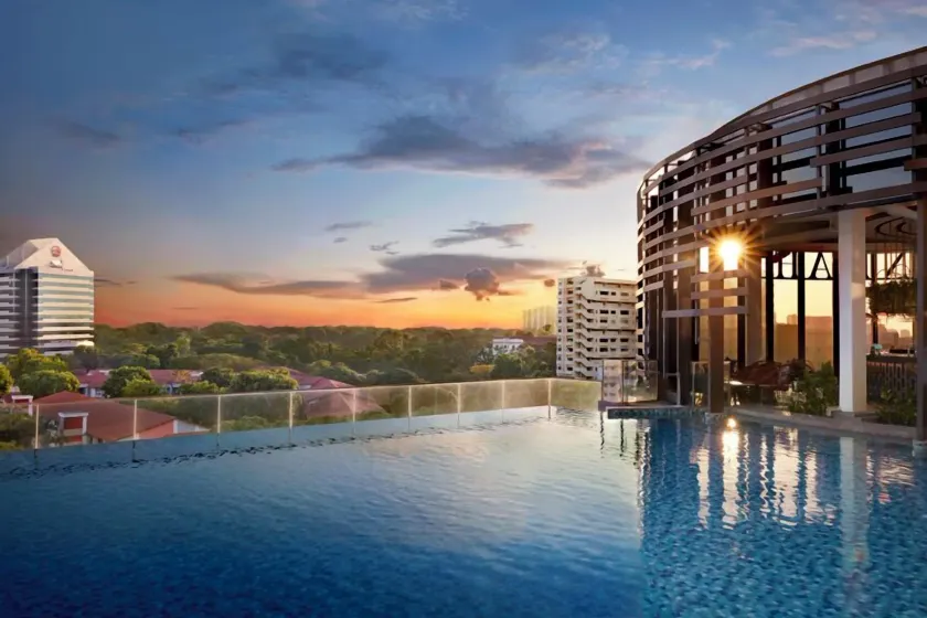 Momentus Hotel Alexandra - Image 1
