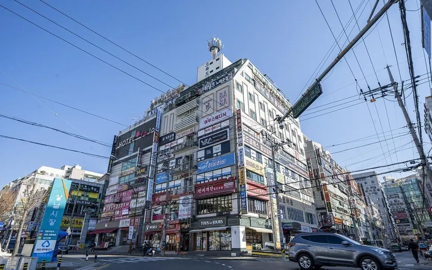 Changwon Hotel Baba - Image 1