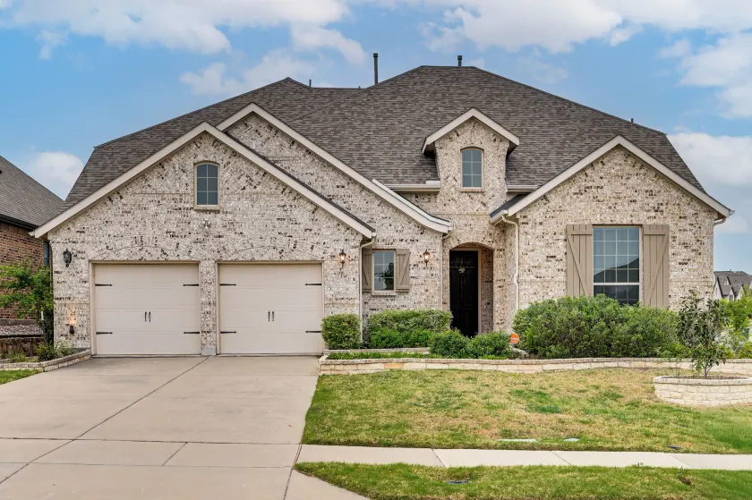 Near Lake & Family Fun! Spacious Oak Point Home - Image 1