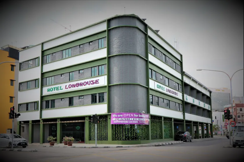 HOTEL LONGHOUSE - Image 1