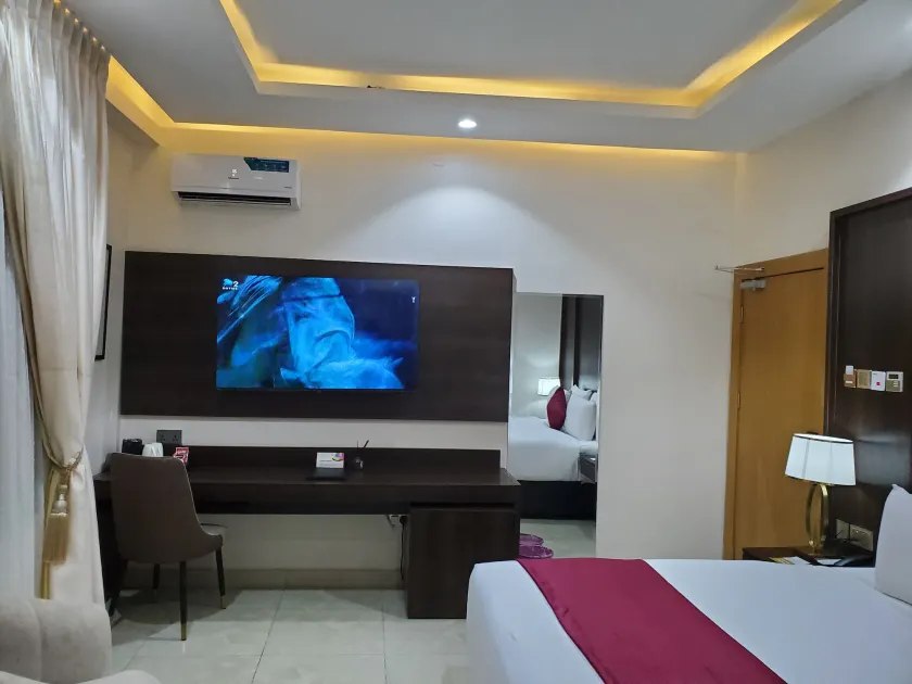 Executive Hotel and Suites - Image 1