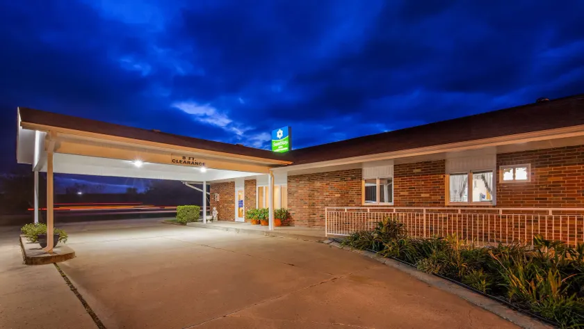 SureStay by Best Western Cameron - Image 1