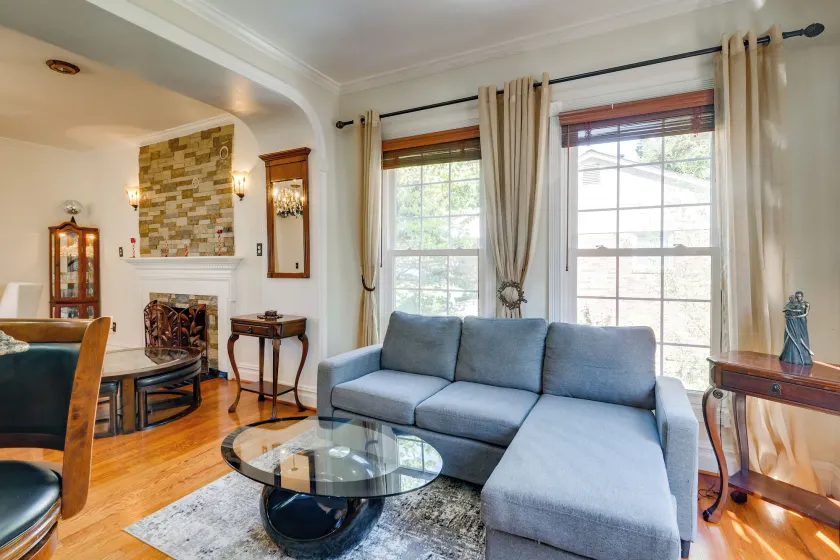 Take Metro to DC! Family Home in Springfield - Image 1