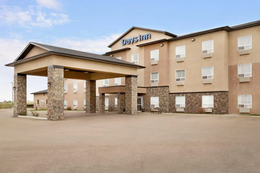 Days Inn by Wyndham Innisfail - Image 1