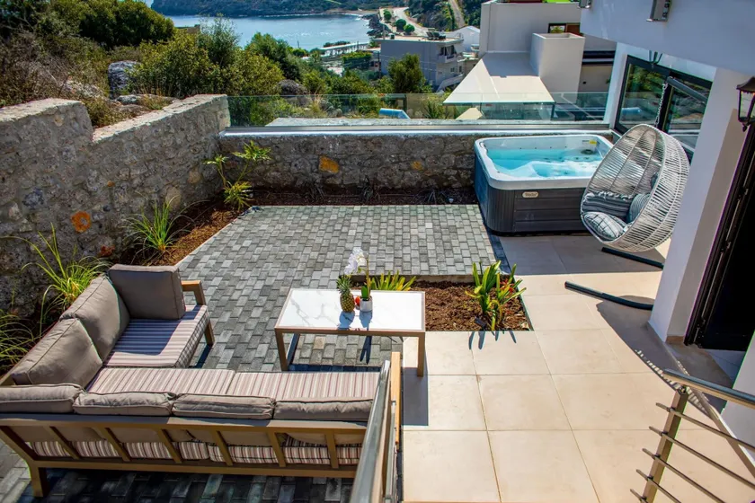 Beach Walk Luxury Suites - Image 1