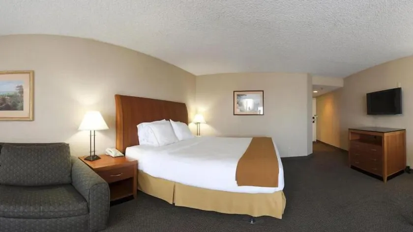 Holiday Inn Express Hotel & Suites Ventura Harbor by IHG - Værelse