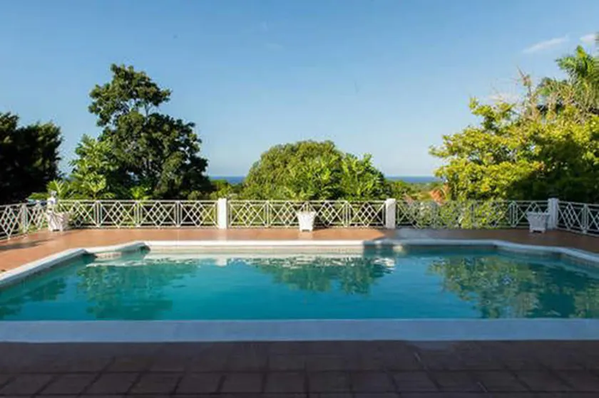 Lawrence Pool House - Image 1