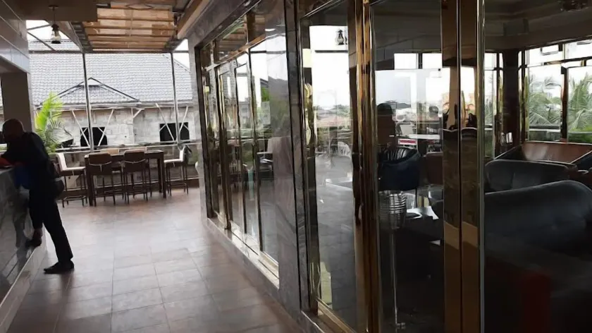 Apno Hotel and Suites - Interior entrance