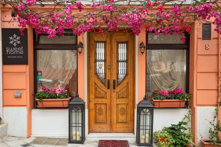 Sweet Home Hotel - Image 1