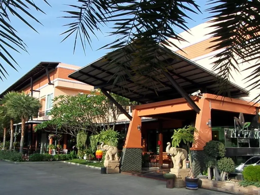 City Park Hotel - Image 1