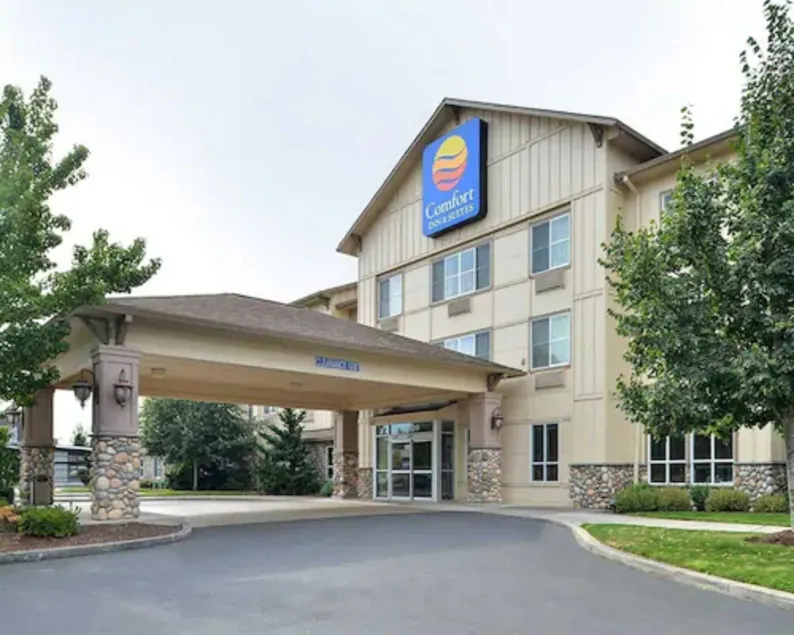 Comfort Inn & Suites McMinnville Wine Country - Image 1