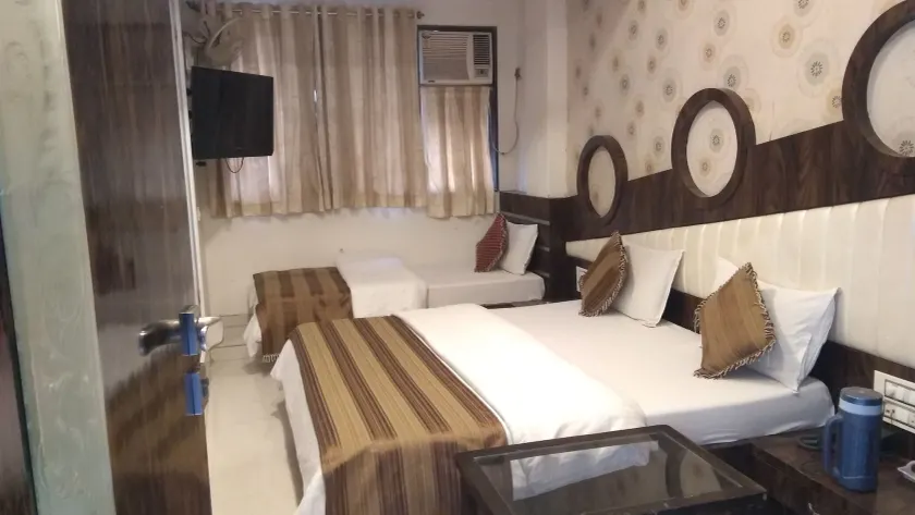 Hotel Navi Mumbai - Image 1