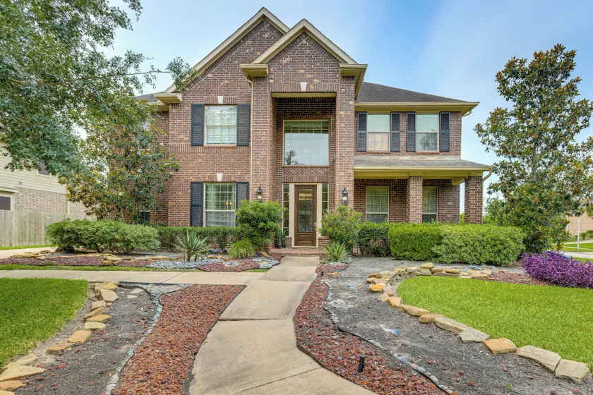 Pet-friendly Home w/ Patio & Yard in Rosharon - Image 1