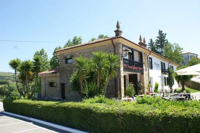Hotel Colonial de Santillana - Image 1