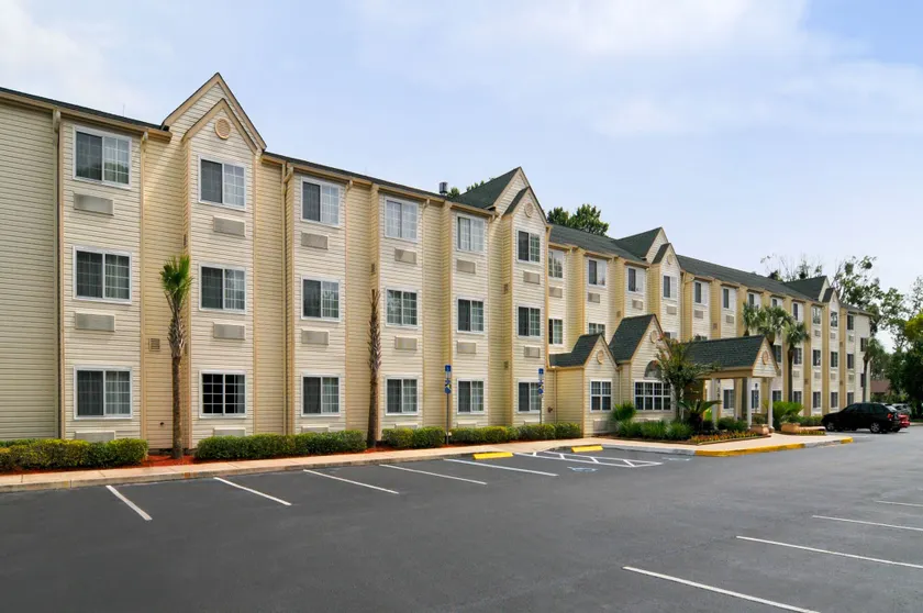 Hometown Inn & Suites Jacksonville Butler Blvd./Southpoint - Image 1