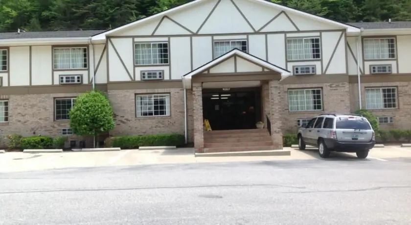 Brookshire Inn - Image 1
