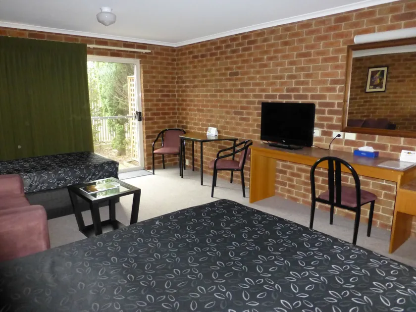 Inverloch Central Motor Inn - Image 1