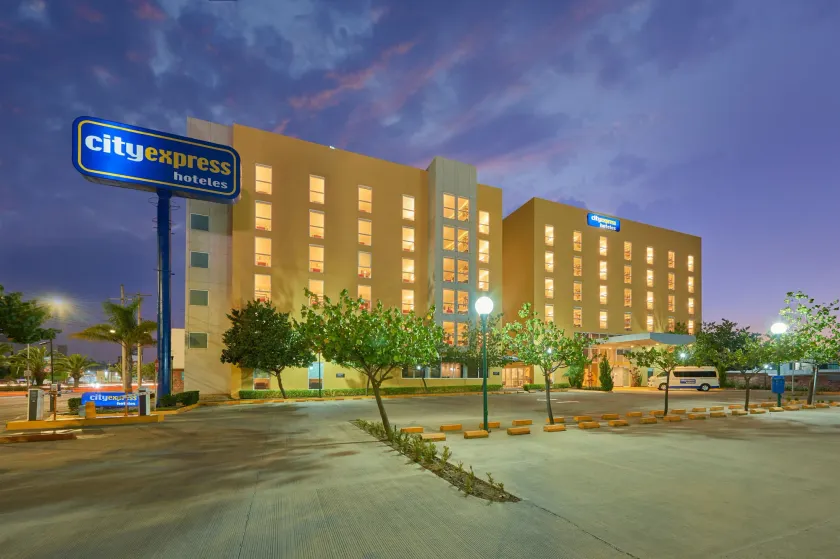 City Express by Marriott Irapuato Norte - Image 1