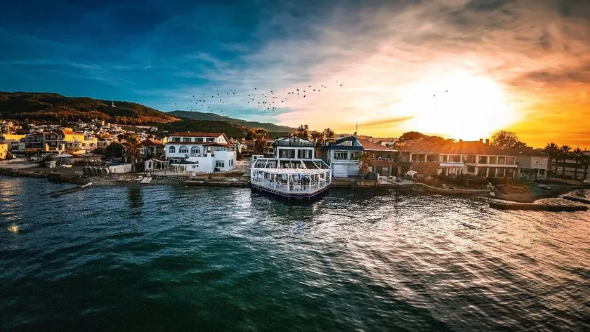 Black Lotus İzmir - Image 1