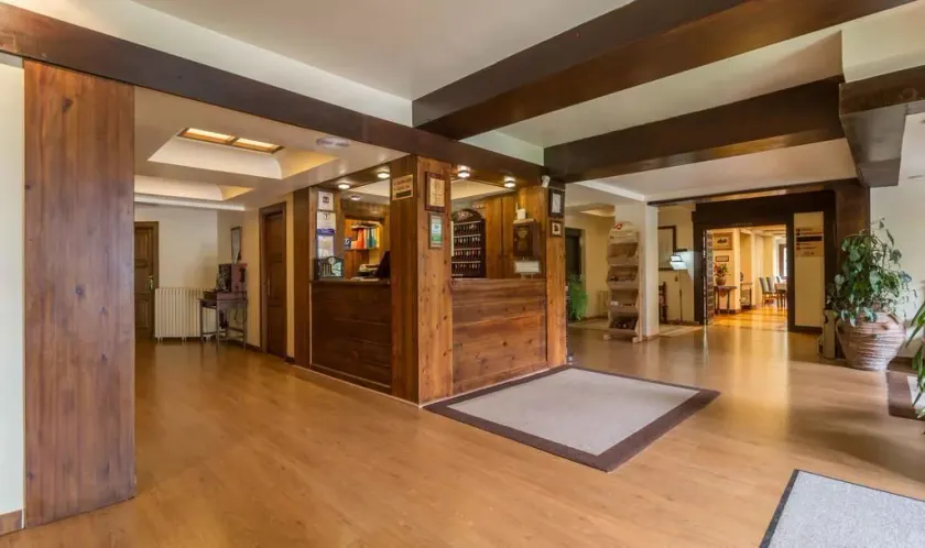 Hotel Candanchú - Image 1