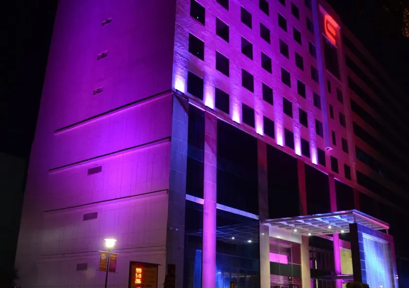 E Hotel - Image 1