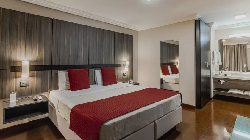 Hotel Deville Express Cascavel - Image 1