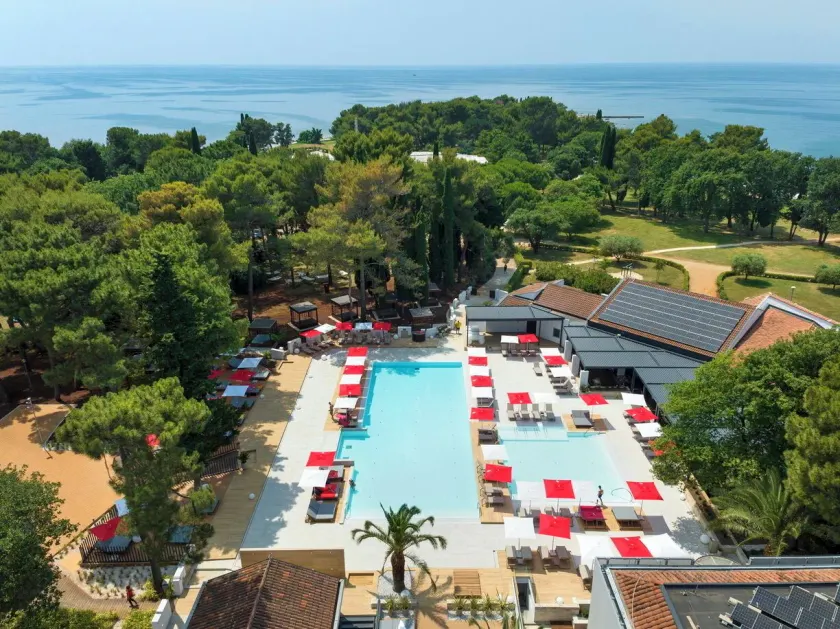 Hotel Pelegrin Plava Laguna - Image 1