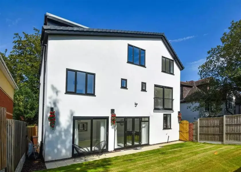 Glams luxury home - Image 1