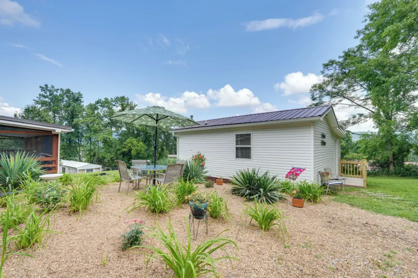 'the Garden Cottage' w/ Yard & Views in Erwin! - Image 1