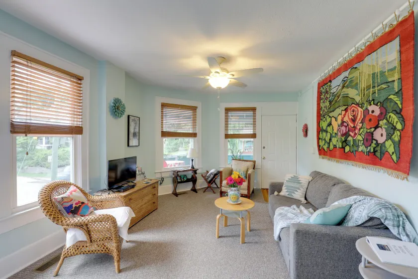 Lovely Hendersonville Retreat ~ 1 Mi to Downtown! - Image 1