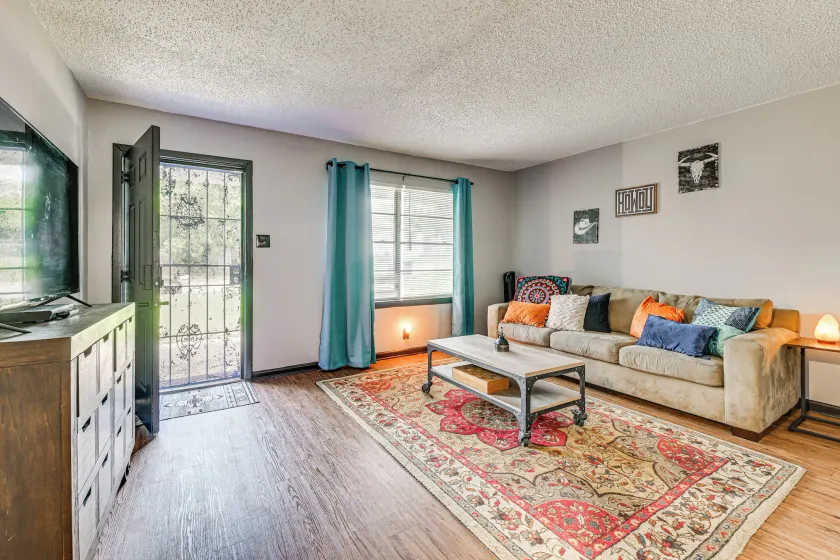 Eco-chic Sanctuary Steps From Trinity Trails! - Image 1
