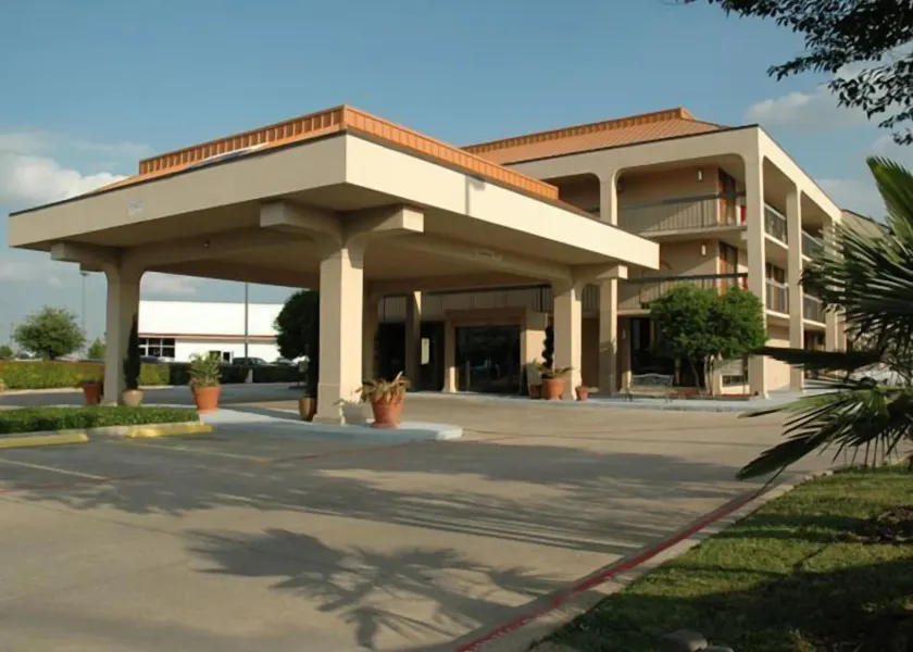 Executive Inn - Image 1