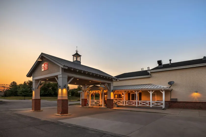 Best Western Plus University Park Inn & Suites - Image 1