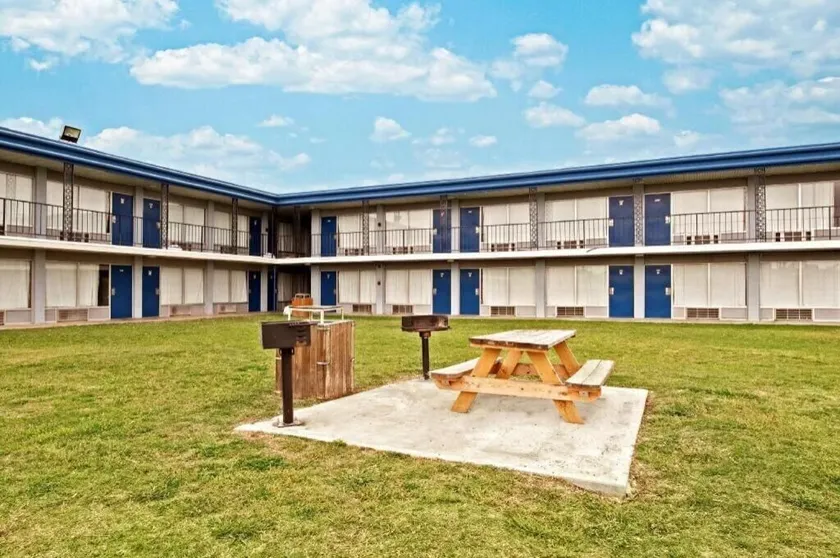Americas Best Value Inn Garland - Image 1