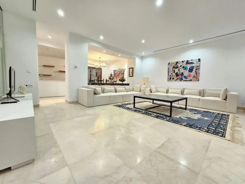 Luxurious 7-bedroom Villa in La Marsa, Tunisia - Modern Comfort & Elegance - Image 1