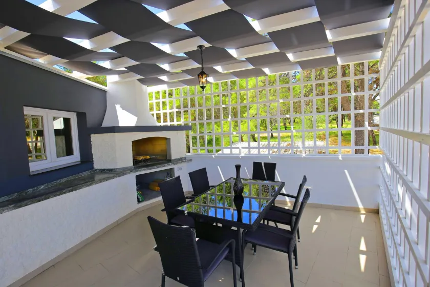 Deluxe MKC Apartments - Image 1