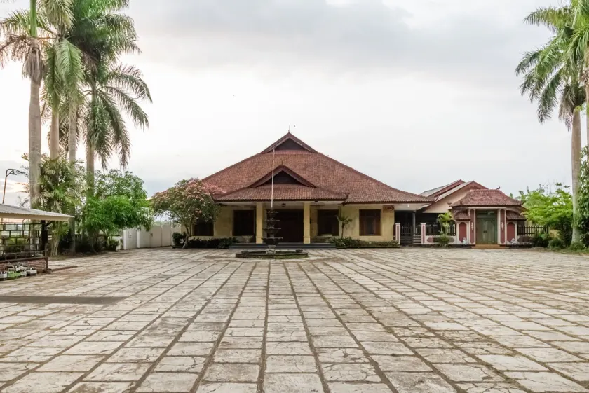 RedDoorz Syariah near Gor Ken Arok - Image 1