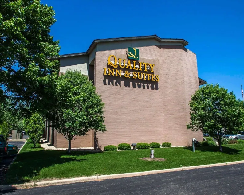 Quality Inn & Suites Peoria North - Image 1