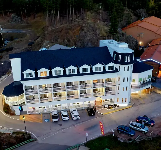 Roosevelt Inn Mount Rushmore - Image 1
