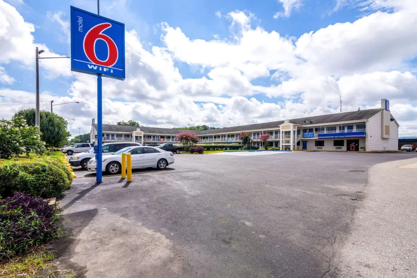 Motel 6-Anniston, AL - Image 1