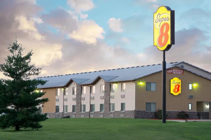 Super 8 by Wyndham Chillicothe - Image 1